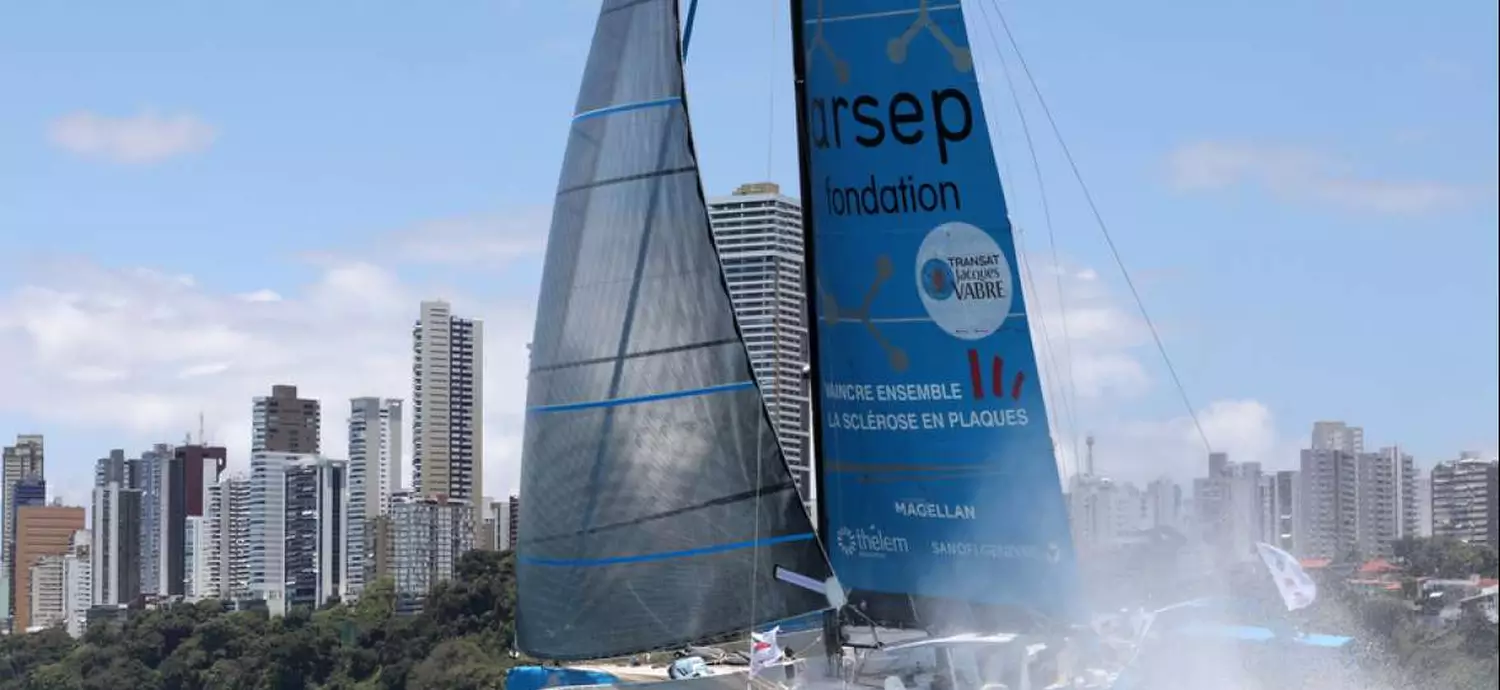 DEUX MULTI50 À SALVADOR DE BAHIA, 50 BATEAUX ENCORE EN COURSE !